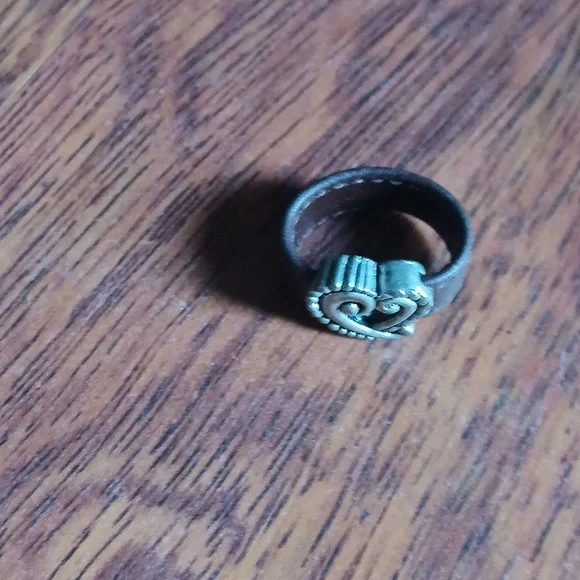 Leather ring - Picture 1 of 7